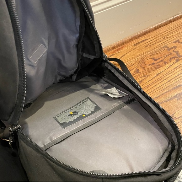 The North Face Black Backpack Durable Nylon Classic Design - Picture 5 of 5